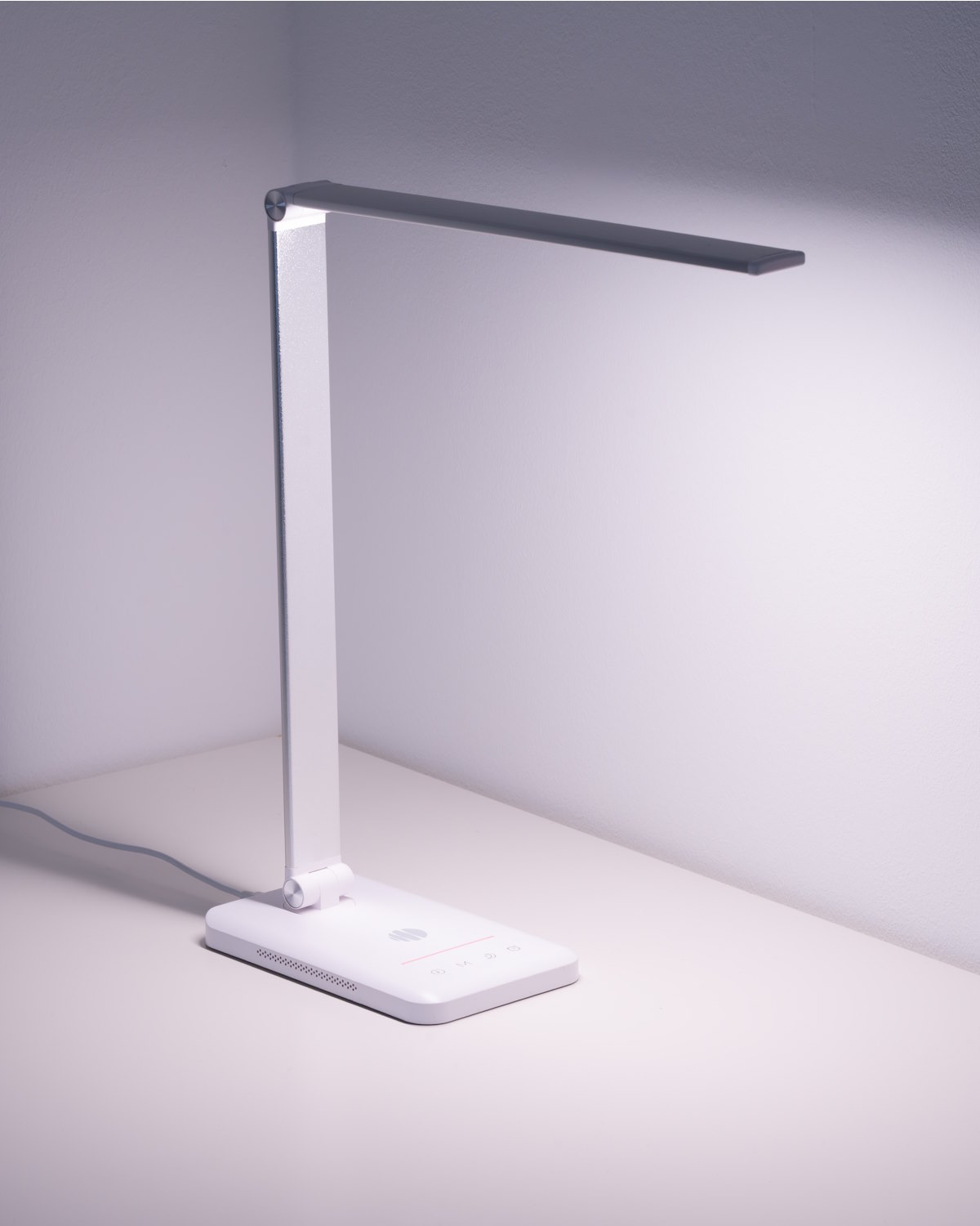 Spectra-Desk-Lamp-01-Focus-Light-1200x1500