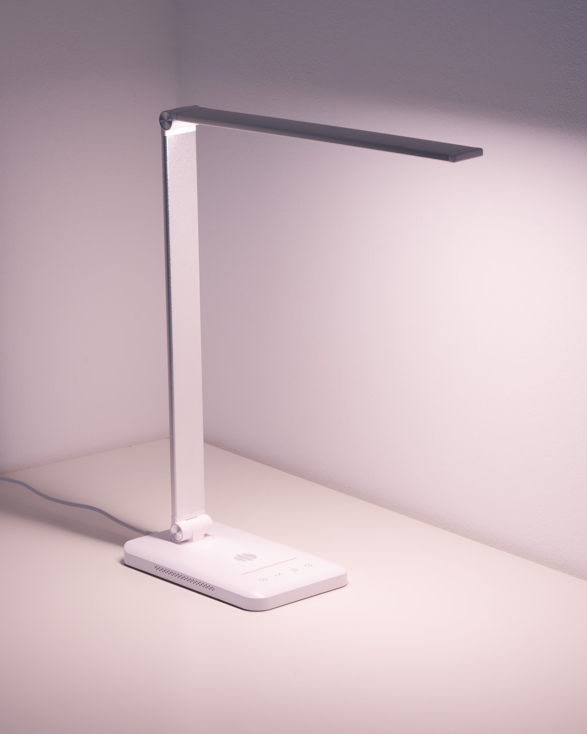 Spectra-Desk-Lamp-02-Day-Light-1200x1500