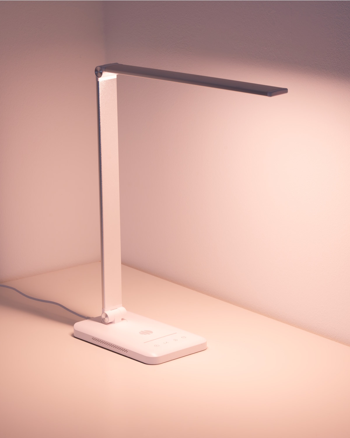 Spectra-Desk-Lamp-03-Warm-Light-1200x1500