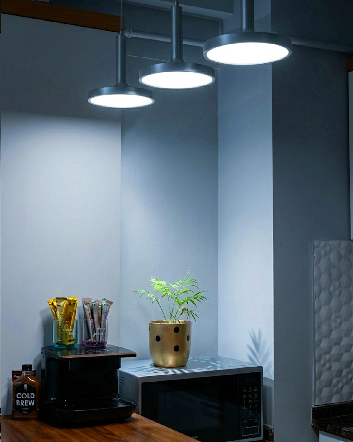 modern-kitchen-white-light-bright-lamp